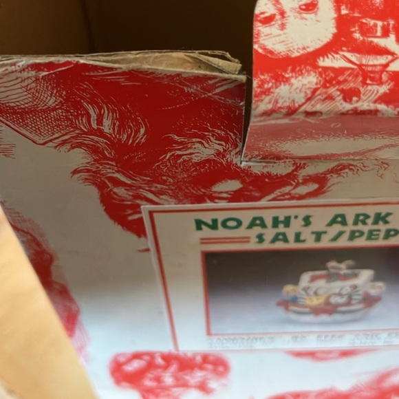 Salt and pepper set, never used. Original box. - Picture 4 of 5